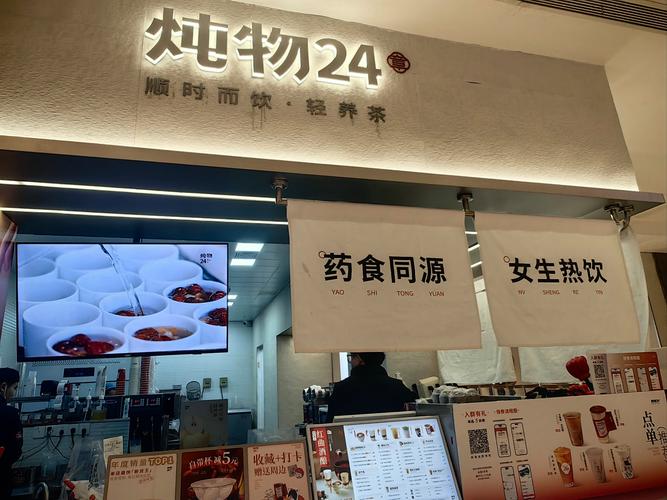 西藏3头熊闯奶茶店,有一个熊头的奶茶